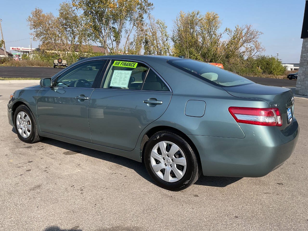 Used 2011 Toyota Camry LE FWD image 4