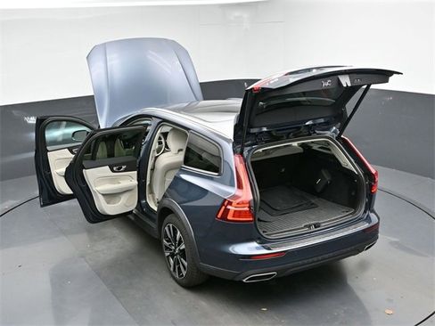 Used 2022 Volvo V60 T5 Cross Country w/ Advanced Package image 48