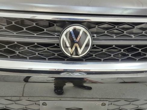 Used 2024 Volkswagen Taos SE FWD image 39