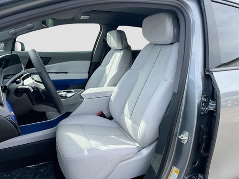 New 2025 Cadillac Optiq Sport 2 w/ LPO, Floor Liner Package AWD/4WD image 21