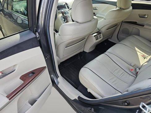 Used 2010 Toyota Venza Limited image 20
