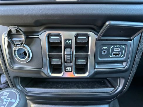 New 2025 Jeep Gladiator High Tide image 27