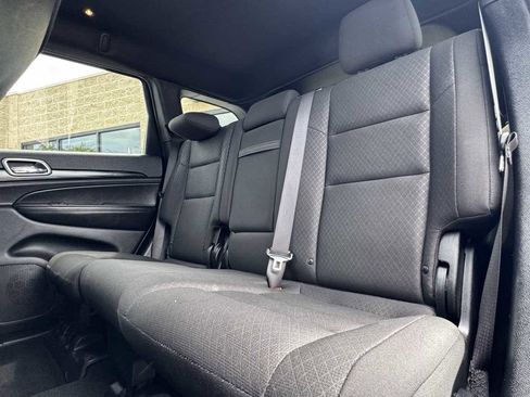 Used 2019 Jeep Grand Cherokee Laredo AWD/4WD image 37