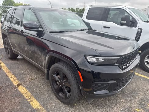 Used 2024 Jeep Grand Cherokee Altitude AWD/4WD image 6