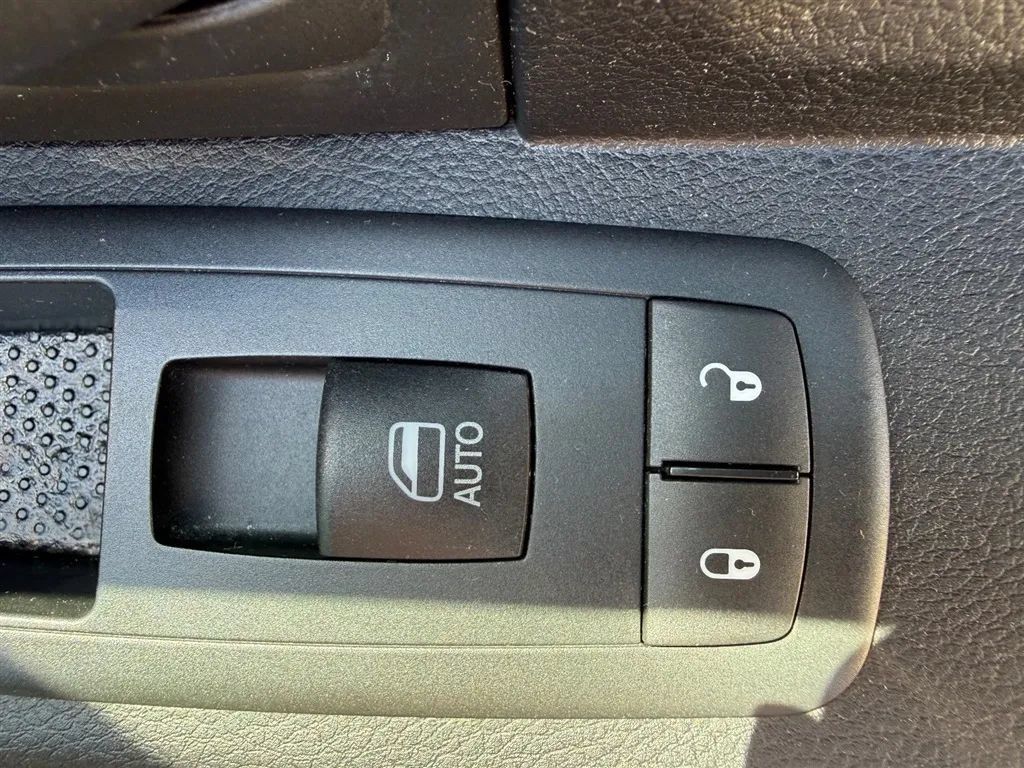 Used 2016 RAM 1500 Express AWD/4WD image 25