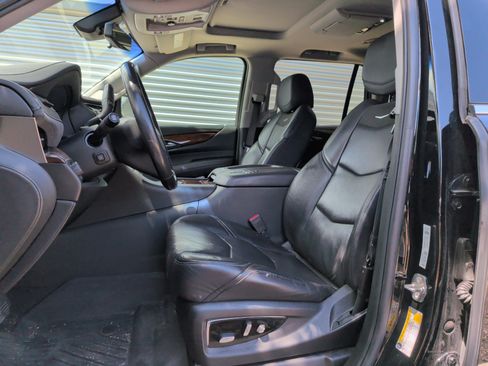 Used 2019 Cadillac Escalade Luxury RWD image 17