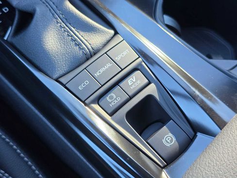 Used 2025 Toyota Camry SE image 33