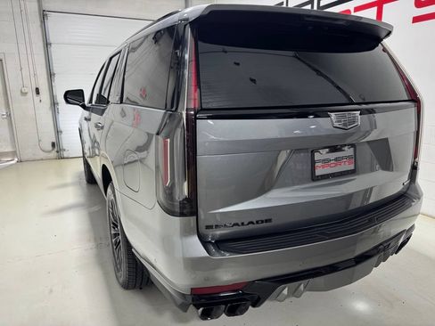 Used 2023 Cadillac Escalade V w/ LPO, ONYX Package AWD/4WD image 5