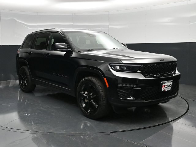 Used 2023 Jeep Grand Cherokee Limited w/ Black Appearance Package AWD/4WD image 6