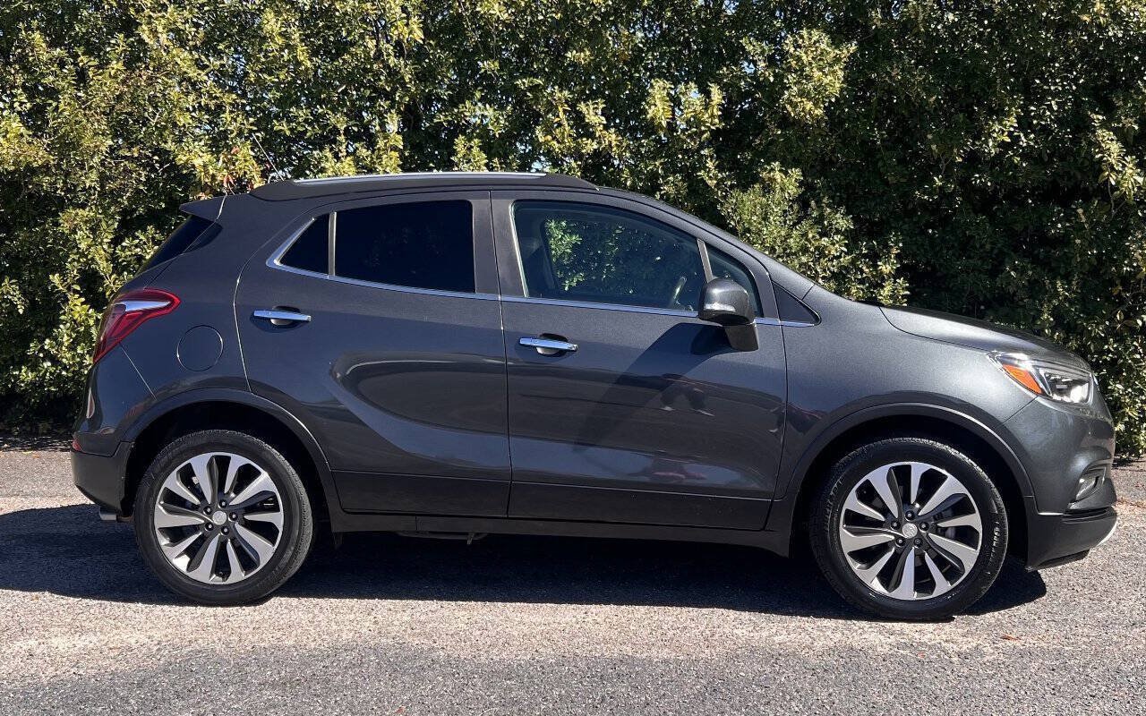 Used 2018 Buick Encore Essence FWD image 9
