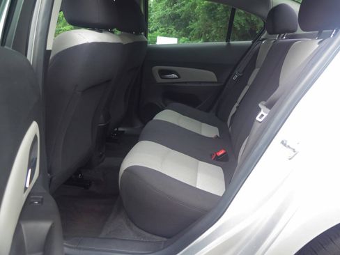 Used 2015 Chevrolet Cruze LS FWD image 8