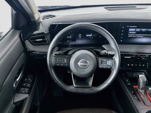 Used 2025 Nissan Kicks SR FWD image 18