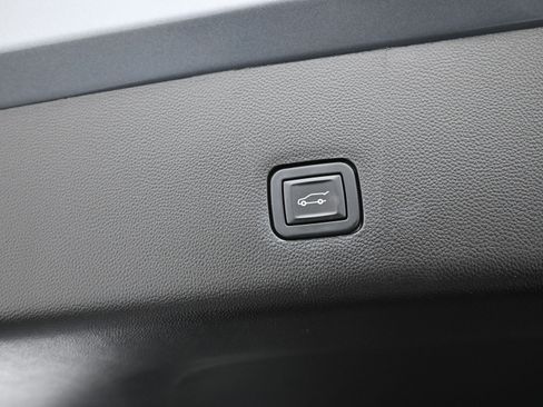 Used 2020 Chevrolet Traverse LT w/ LPO, Black Accent Package image 18