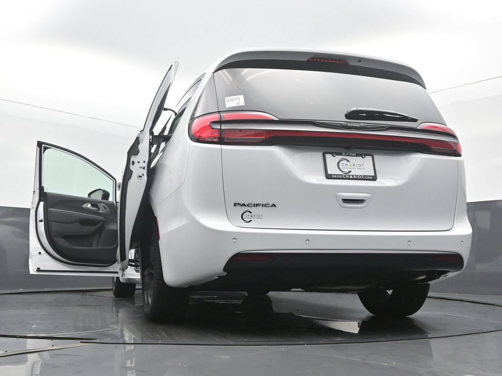 New 2026 Chrysler Pacifica Select FWD image 60