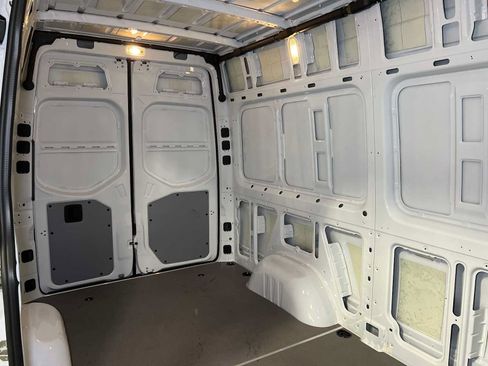 Used 2025 Mercedes-Benz Sprinter 2500 image 14