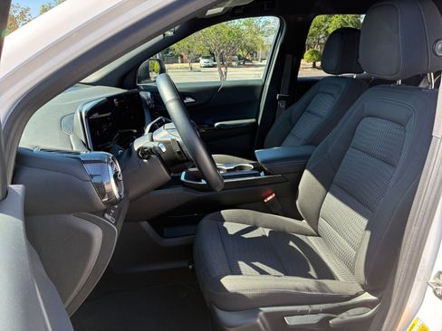 Used 2025 Chevrolet Equinox LT image 27