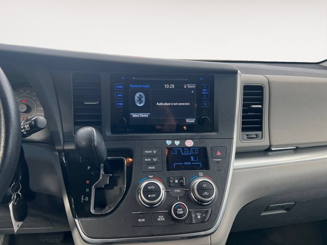 Used 2015 Toyota Sienna LE AWD/4WD image 15