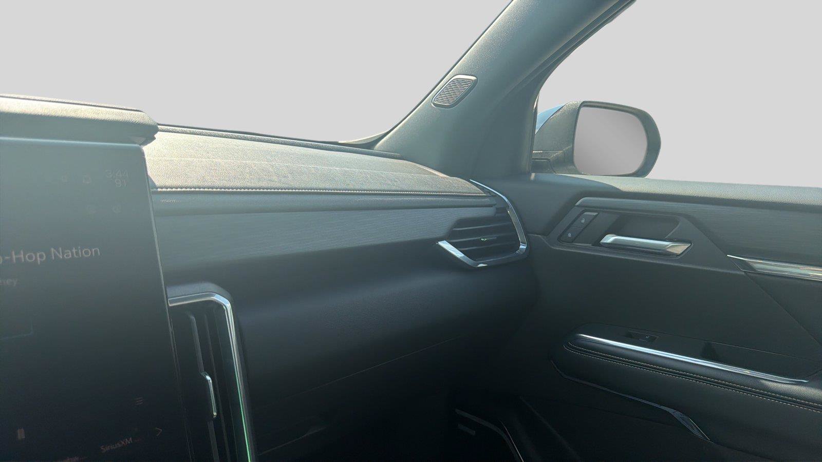 Used 2025 GMC Acadia Elevation FWD image 10