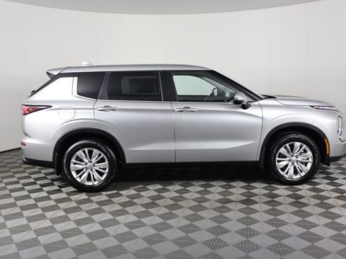New 2026 Mitsubishi Outlander ES AWD/4WD image 5