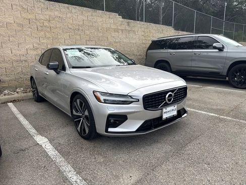 Used 2022 Volvo S60 B5 Momentum FWD image 2