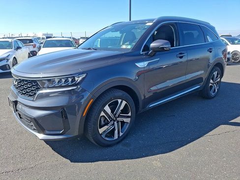 Certified 2023 Kia Sorento EX image 3