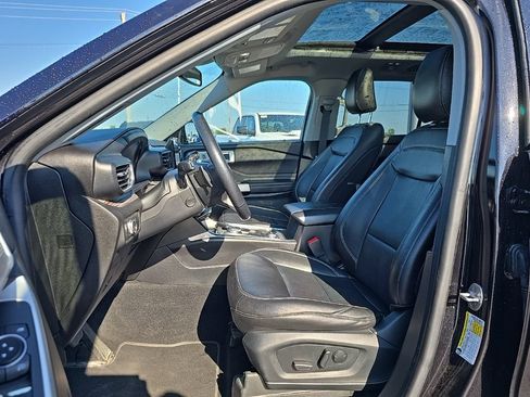 Used 2021 Ford Explorer Limited w/ Equipment Group 301A AWD/4WD image 11