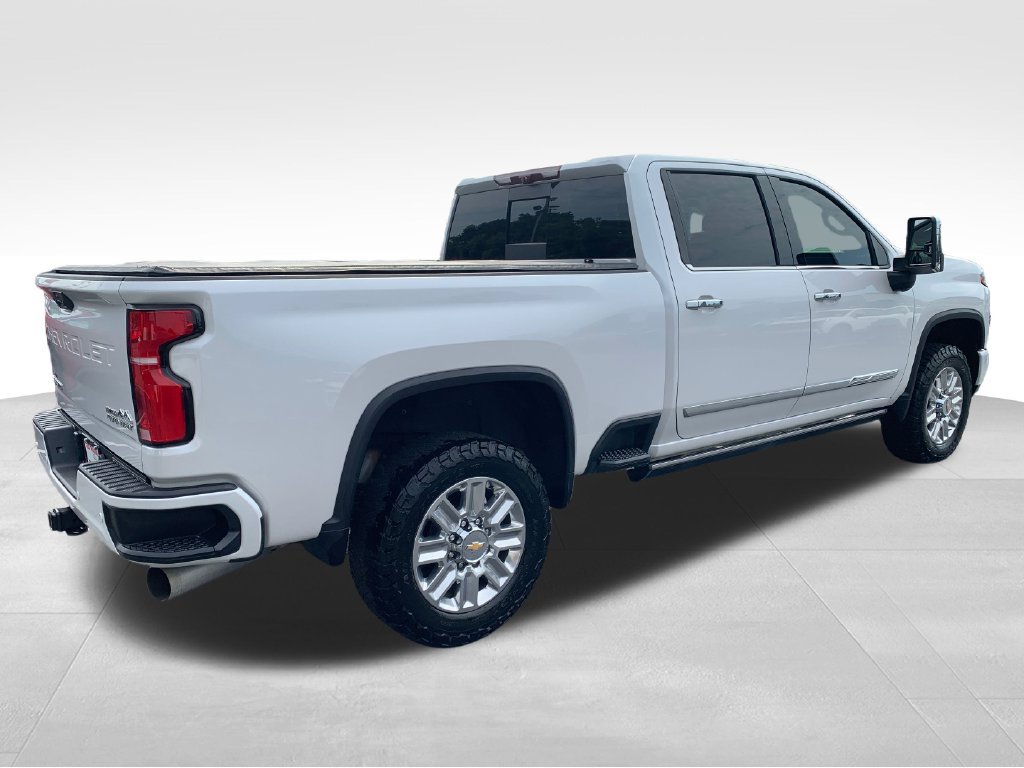 Used 2024 Chevrolet Silverado 2500 High Country w/ High Country Premium Package AWD/4WD image 5