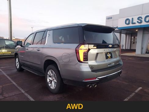 Used 2025 Chevrolet Suburban Premier image 5