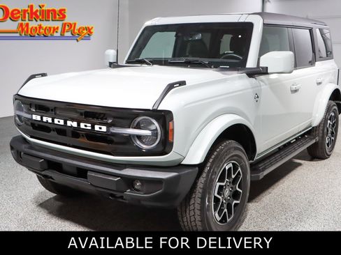 Used 2023 Ford Bronco Outer Banks AWD/4WD image 1