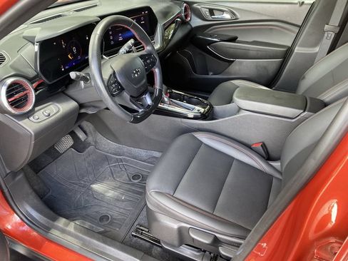 Used 2024 Chevrolet Trax RS w/ Sunroof Package FWD image 10