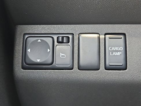 Used 2016 Nissan Frontier SV image 25