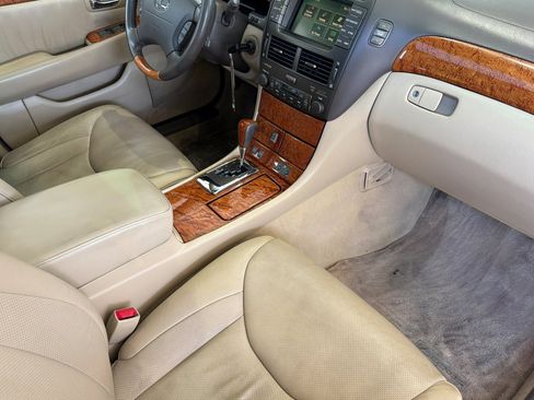 Used 2005 Lexus LS 430 RWD image 19