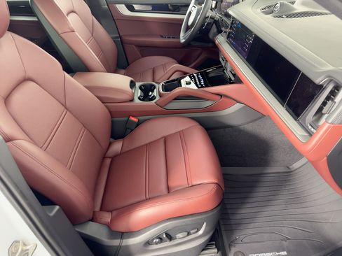 Certified 2026 Porsche Cayenne Coupe image 30