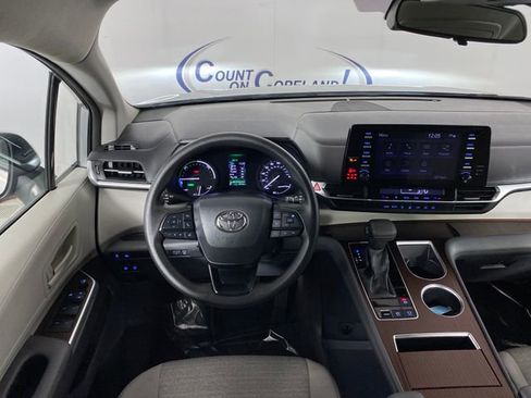 Used 2023 Toyota Sienna LE image 20
