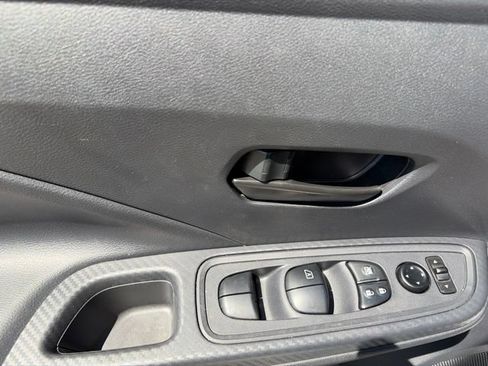 Used 2025 Nissan Versa S w/ Trunk Package FWD image 9