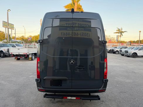 Used 2019 Mercedes-Benz Sprinter 170 image 4