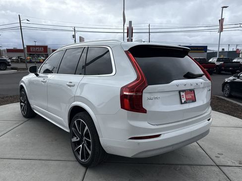 Used 2022 Volvo XC90 T6 Momentum w/ Advanced Package image 5