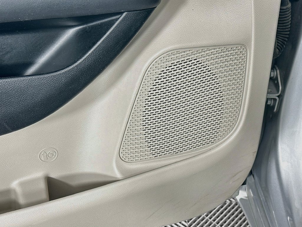 Certified 2024 Chrysler Pacifica Touring-L FWD image 28