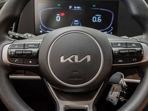 Used 2023 Kia Sportage LX FWD image 12