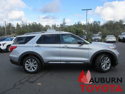 Used 2023 Ford Explorer Limited image 3