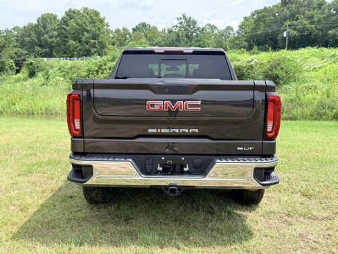 Used 2021 GMC Sierra 1500 SLT w/ SLT Premium Plus Package RWD image 4