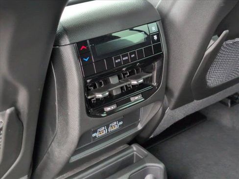 Used 2025 Jeep Grand Cherokee L Laredo RWD image 19