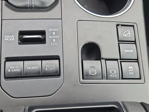 Used 2024 Toyota Highlander AWD image 49