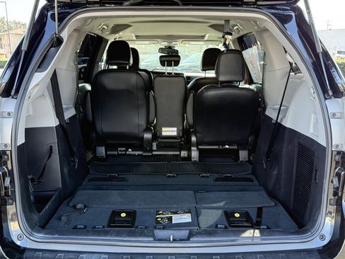 Certified 2019 Toyota Sienna SE image 15