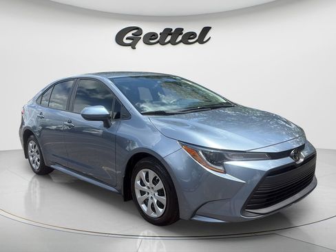 Used 2025 Toyota Corolla LE FWD image 3