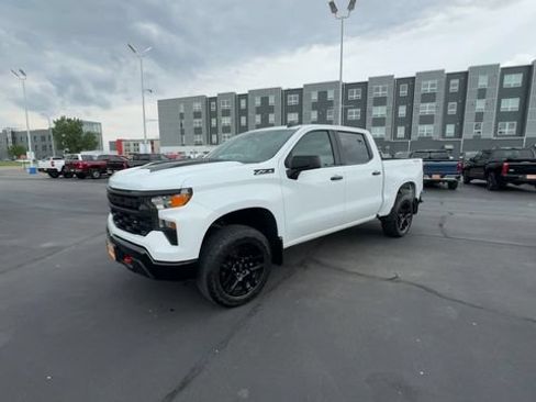 Used 2025 Chevrolet Silverado 1500 Custom Trail Boss w/ LPO, Dark Essentials Package AWD/4WD image 4