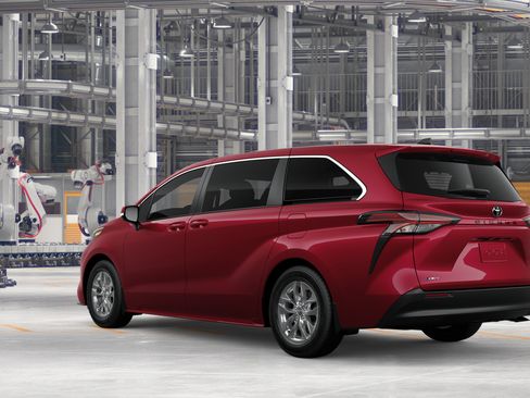 New 2026 Toyota Sienna LE FWD image 8