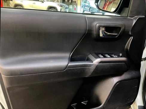 Used 2023 Toyota Tacoma TRD Sport w/ Technology Package image 9