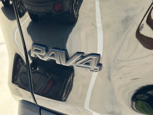 Used 2025 Toyota RAV4 XLE w/ Convenience Package FWD image 13