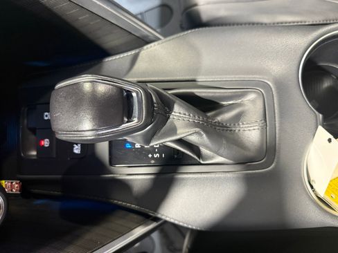 Used 2023 Toyota Venza XLE AWD/4WD image 26